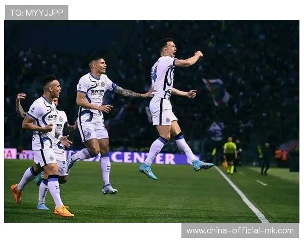 “门将法尔科内78%扑救率：莱切保级希望的最后防线”