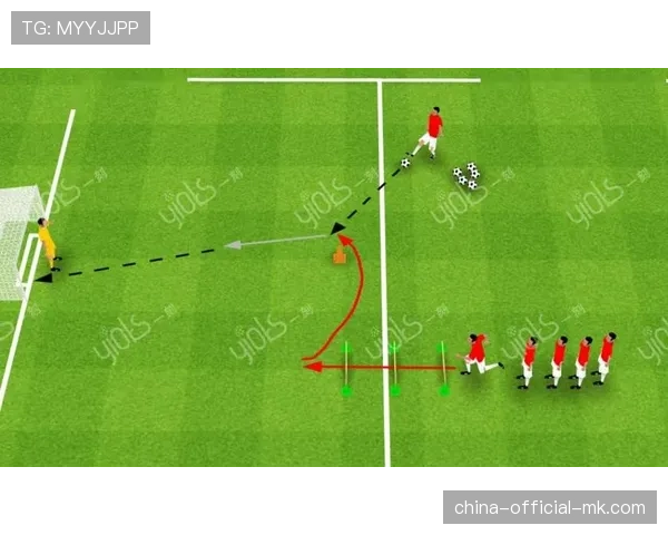 专业解说现场讲解沙滩手球360度转体射门、空中接力射门等精彩得分技巧